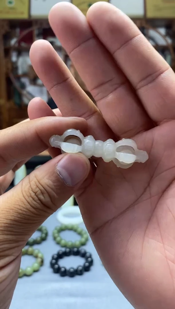 和田玉未镶嵌把件白玉金刚杵