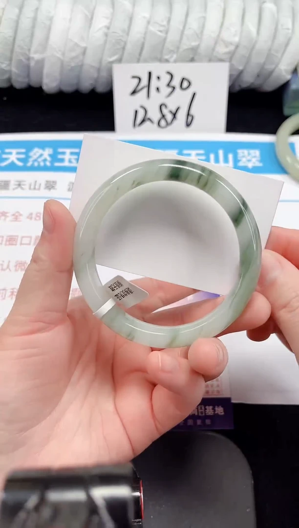 未镶嵌手镯石英质玉180-60/61