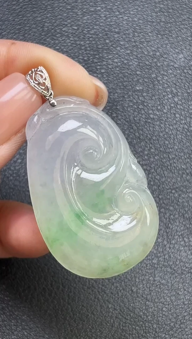 颈饰18K金镶嵌翡翠如意