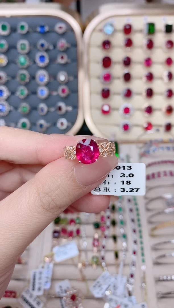 18K金镶嵌碧玺戒指碧玺3CT