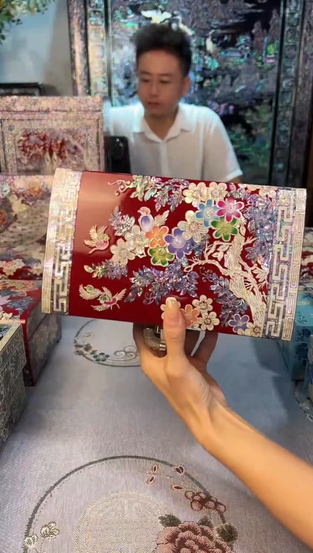 鱼锁绒布底·弘贝雅螺钿漆器文化馆