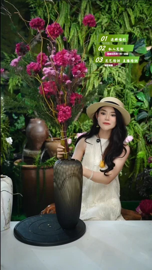 黑灰磨刻琉璃花瓶