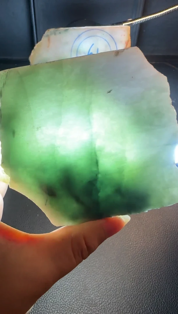 翡翠未镶嵌颈饰普****司翡翠
