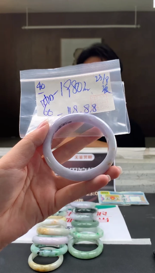 未镶嵌手镯翡翠咖****?翡翠手镯 下单联系小耳机#40