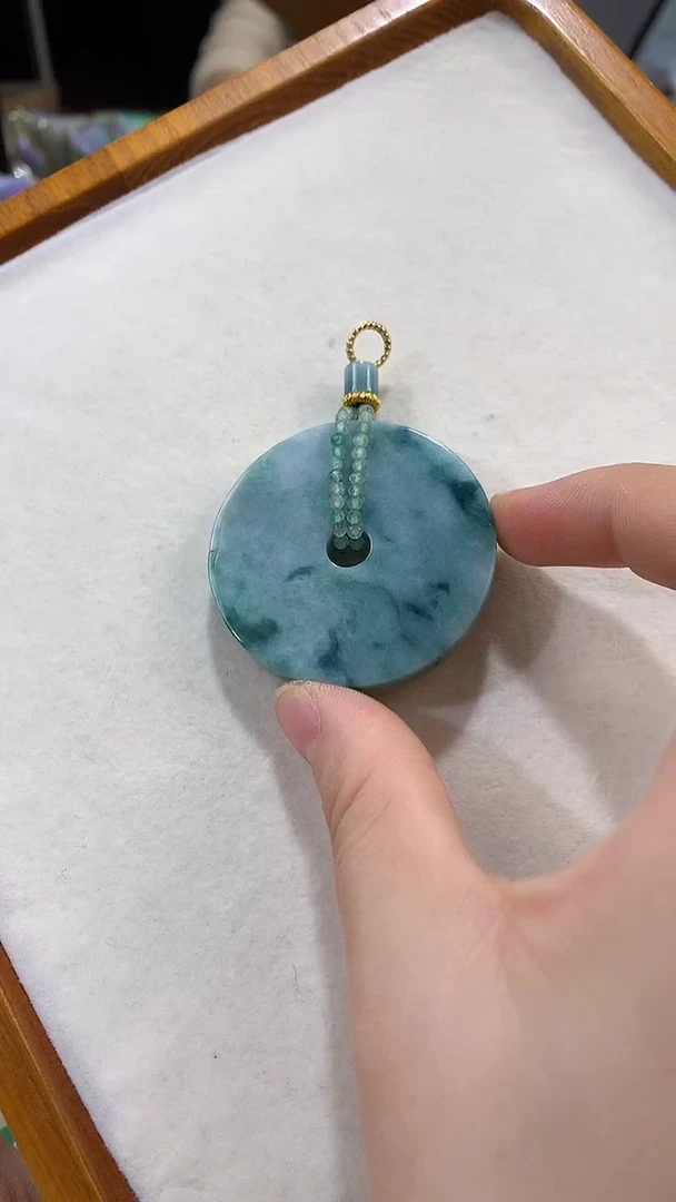 颈饰未镶嵌翡翠吊坠