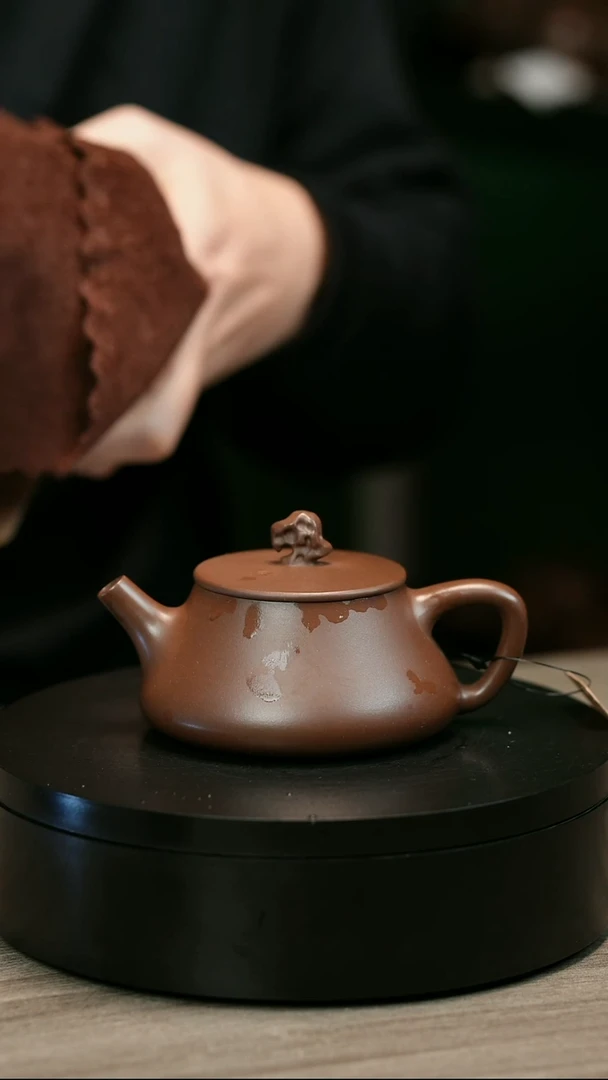 茶壶紫砂好*星H1998赵信军底槽清太湖石纳瓢