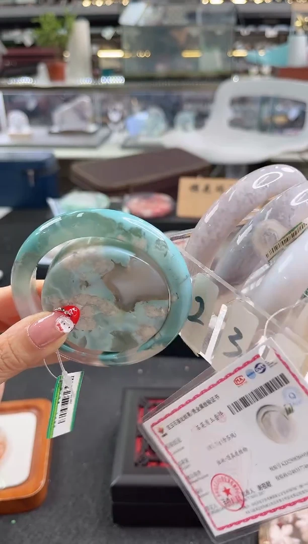 未镶嵌手镯石英质玉六*六圈口（赠品镯心）