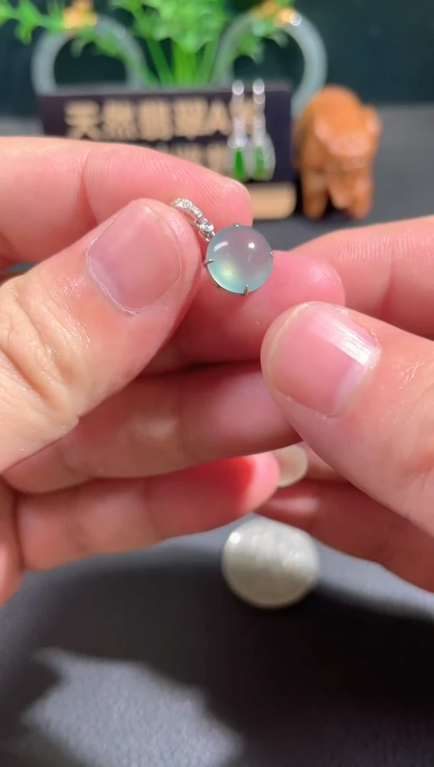 颈饰18K金镶嵌翡翠翡翠