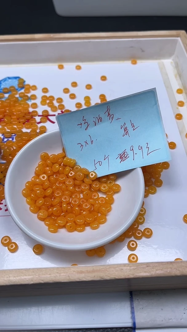 裸石蜜蜡未镶嵌D704 鸡油黄蜜蜡3*6mm50个9.9元