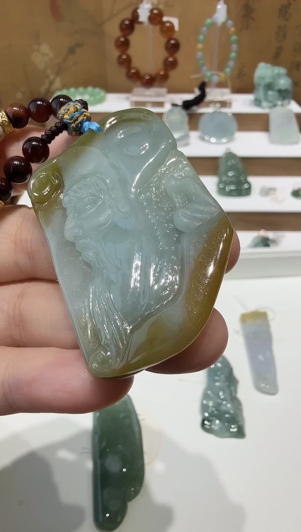 未镶嵌挂件翡翠?****?A货翡翠多样性孤品国雕谢林工