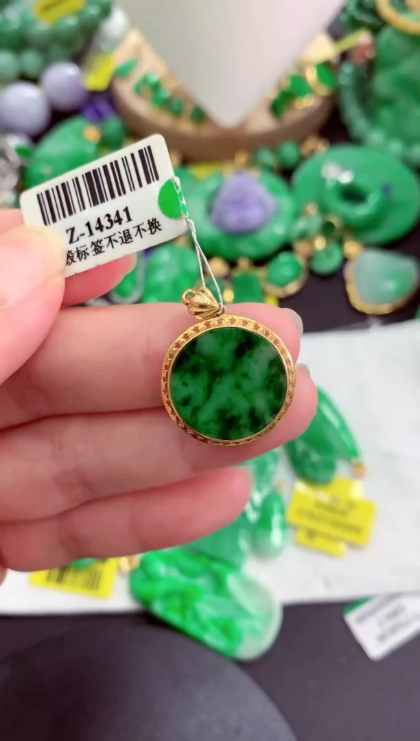 颈饰18K金镶嵌翡翠挂件