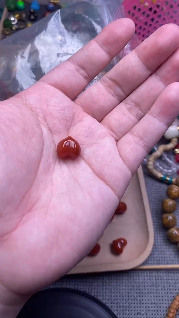 未镶嵌配饰南红玛瑙屁桃 左右孔 单个发