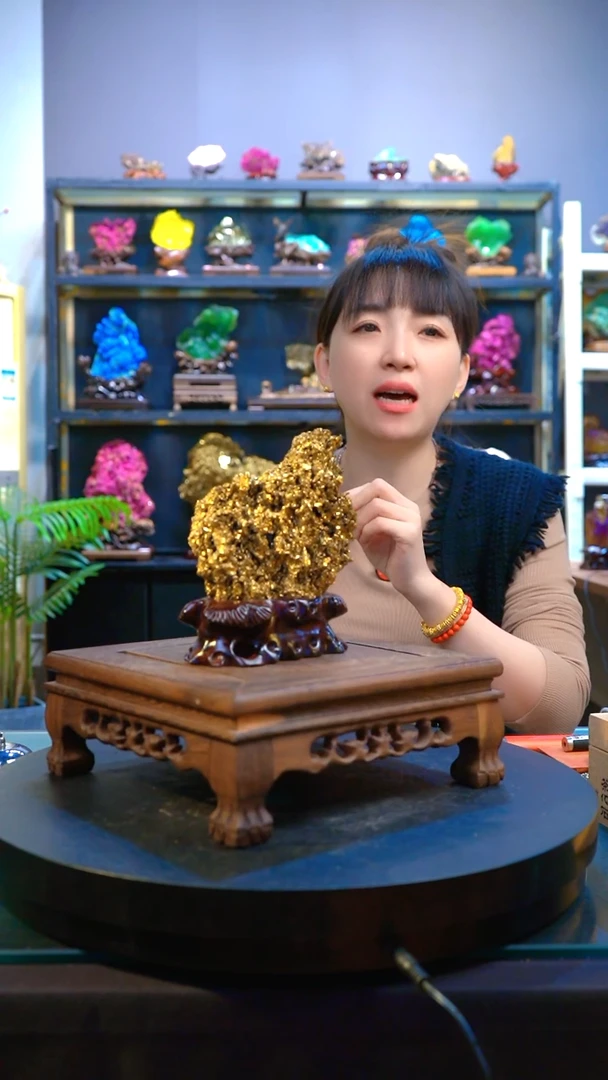 石材颜色漂亮，造型奇特