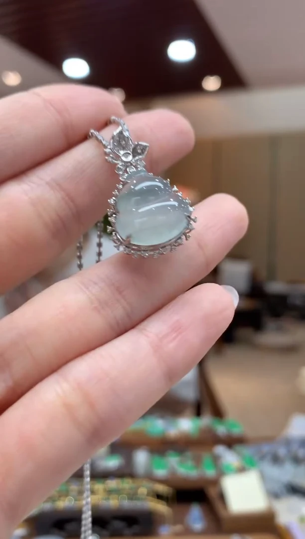 翡翠18K金镶嵌吊坠(不含链)葫芦