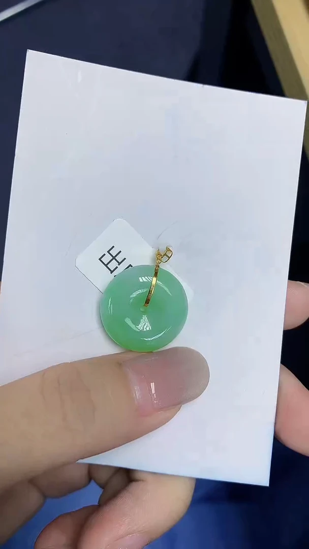 翡翠18K金镶嵌颈饰天然缅甸翡翠A货