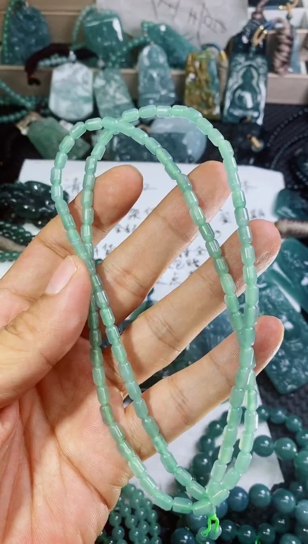 翡翠未镶嵌颈饰