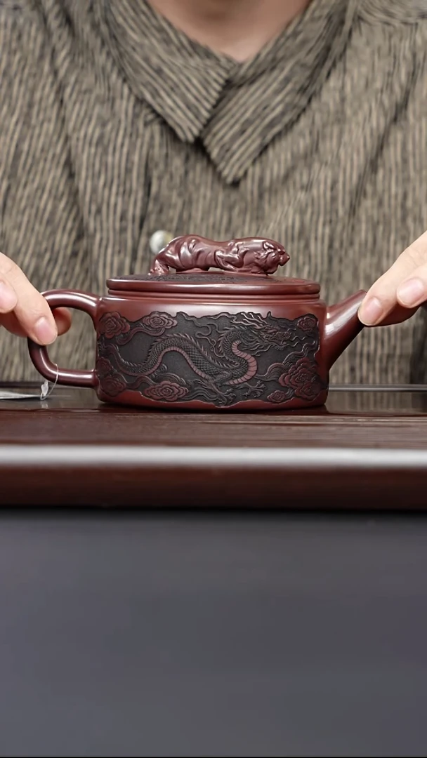 茶壶紫砂宜兴紫砂 卧虎藏龙汉瓦 石红 450毫升 李亚阳