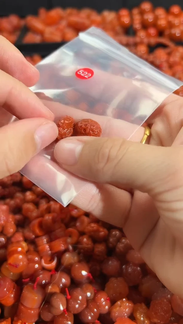 颈饰未镶嵌南红玛瑙1