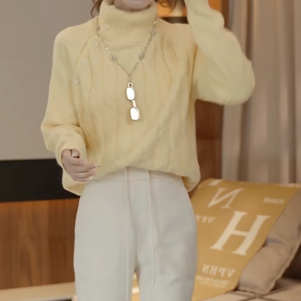 秋冬新款轻奢时尚气质洋气显瘦宽松不规则斜扣高领糖果色毛衣女