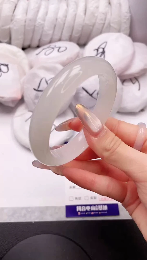 【闪购商品】石英质玉手镯未镶嵌21K245-58