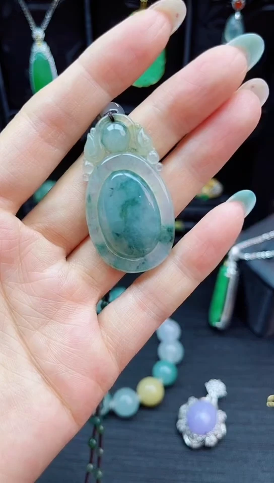 吊坠(赠链)未镶嵌翡翠吊坠