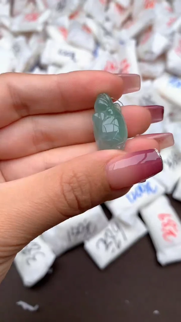 【闪购商品】翡翠挂件未镶嵌一