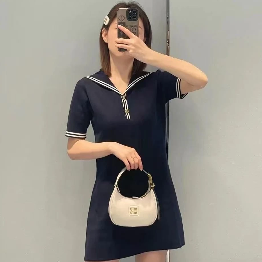 全新未使用 MIU MIU/缪缪 V领纽扣短款短袖连衣裙/36/38/40