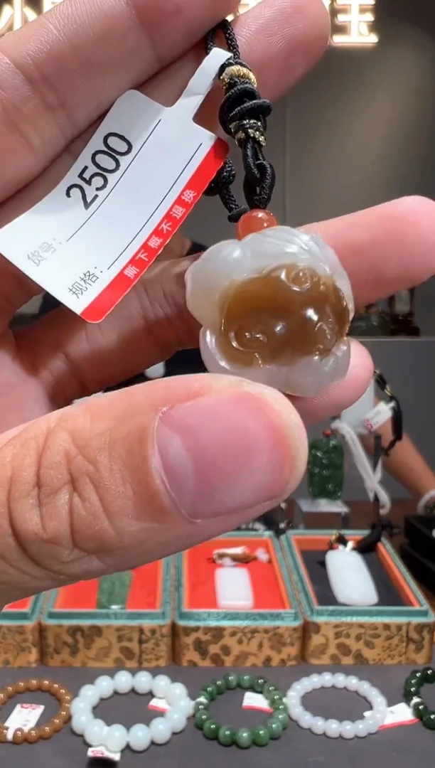 颈饰未镶嵌和田玉1