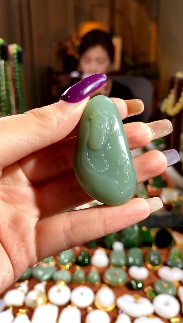 吊坠(赠链)未镶嵌和田玉.