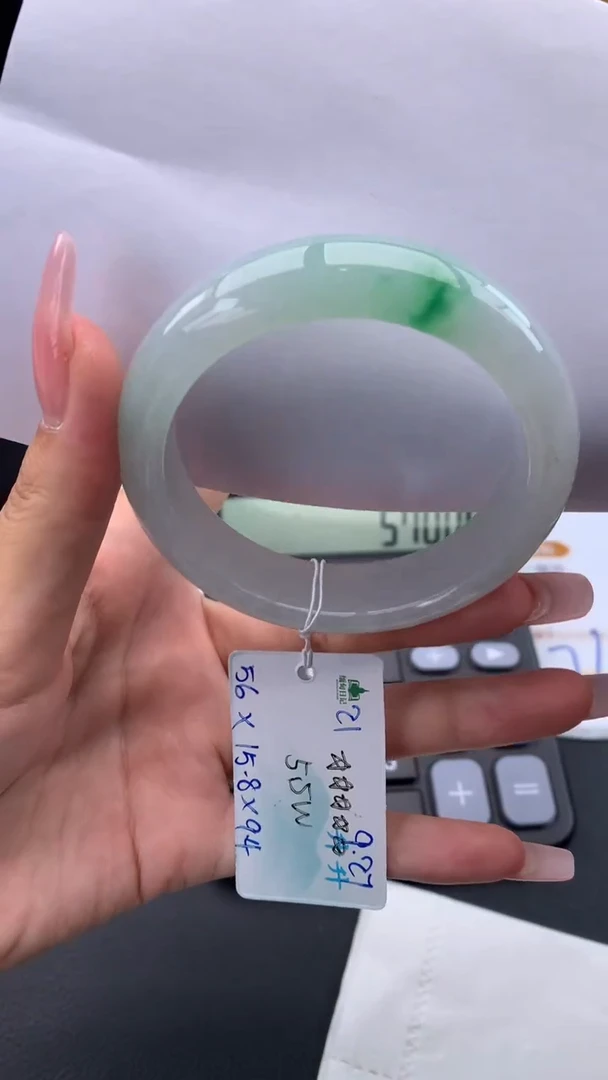 未镶嵌手镯翡翠自带#送人#，联系客服核对地址~