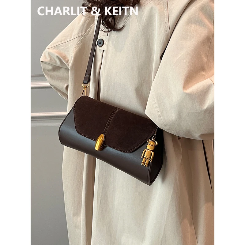 CHARLIT&KEITN包包女2025新款秋冬法棍包高级质感真皮复古斜挎包