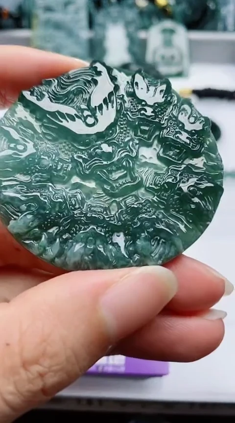 颈饰未镶嵌翡翠