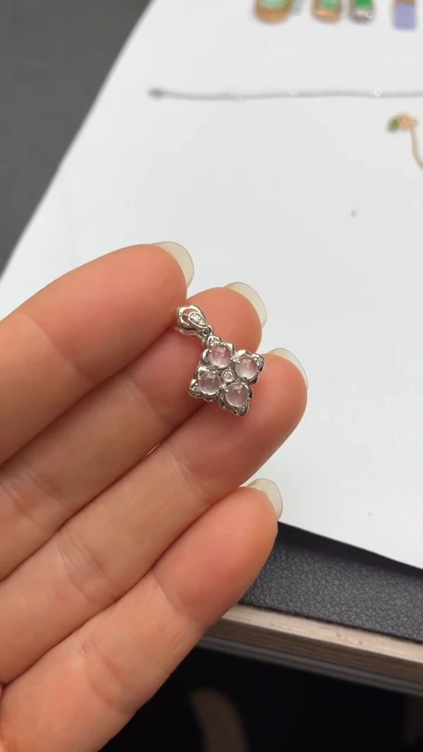 颈饰18K金镶嵌翡翠天然翡翠A货