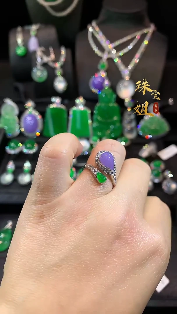 18K金镶嵌戒指翡翠戒指