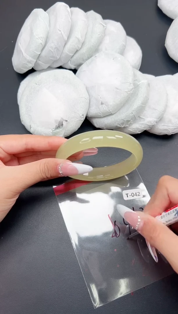 精品手镯，一物一拍T-042