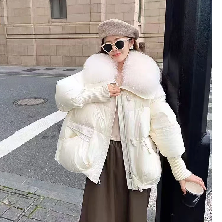 短款白鸭绒保暖娃娃领狐狸大毛领单排扣独特小众设计女装羽绒服