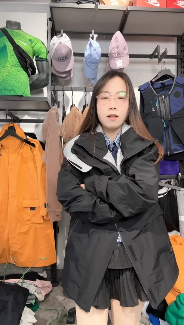 1305   编码 瑕疵款直播间过款为准 尺码  165