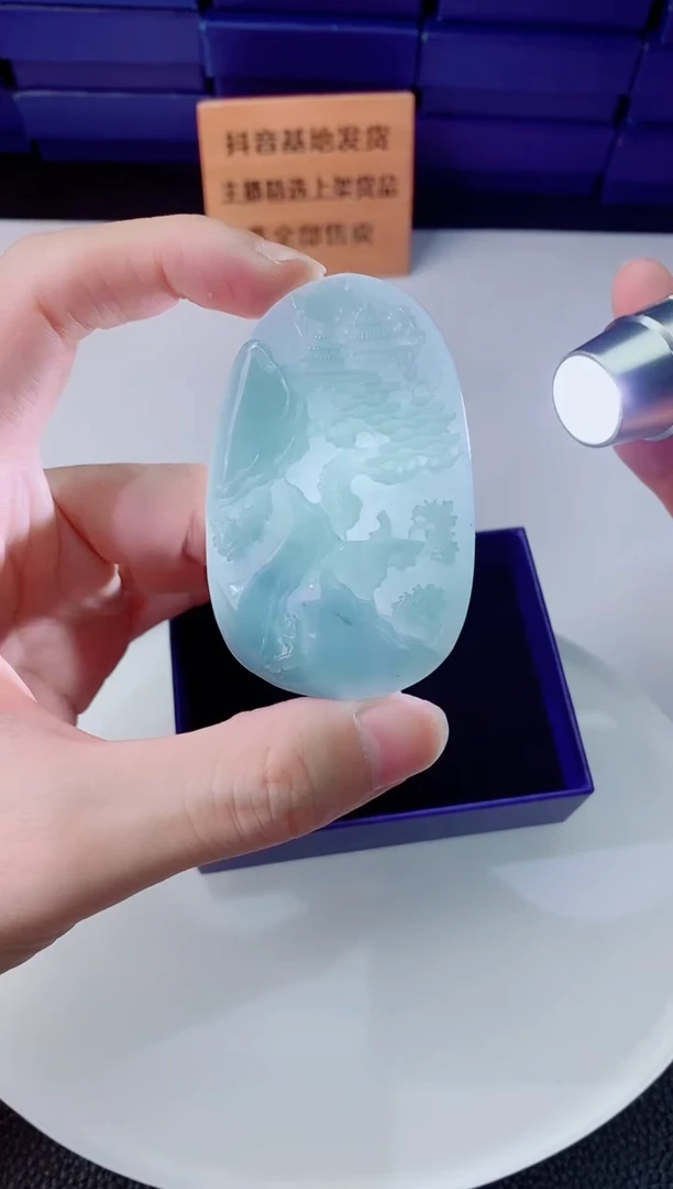 翡翠未镶嵌颈饰    `