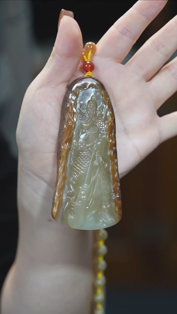 颈饰未镶嵌岫岩河磨玉（透闪石质玉）关公