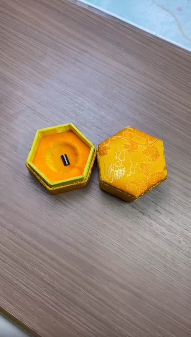 未镶嵌摆件翡翠英*马鞍戒面一件