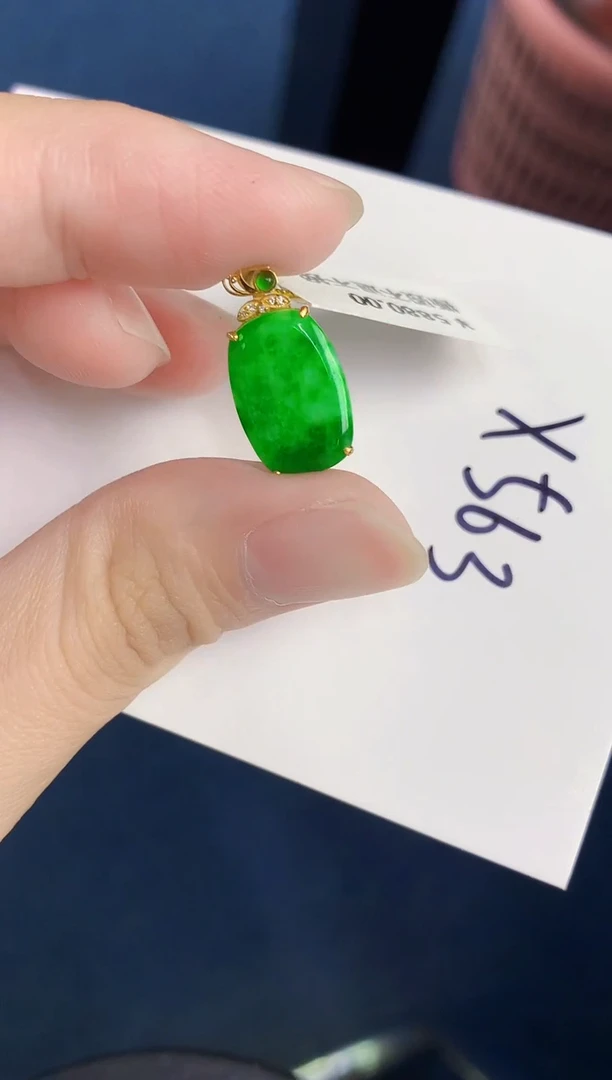颈饰18K金镶嵌翡翠天然翡翠缅甸A货