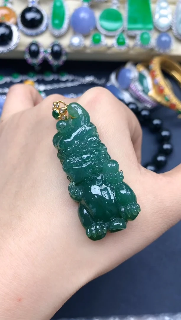 颈饰18K金镶嵌翡翠140-中国好珍宝