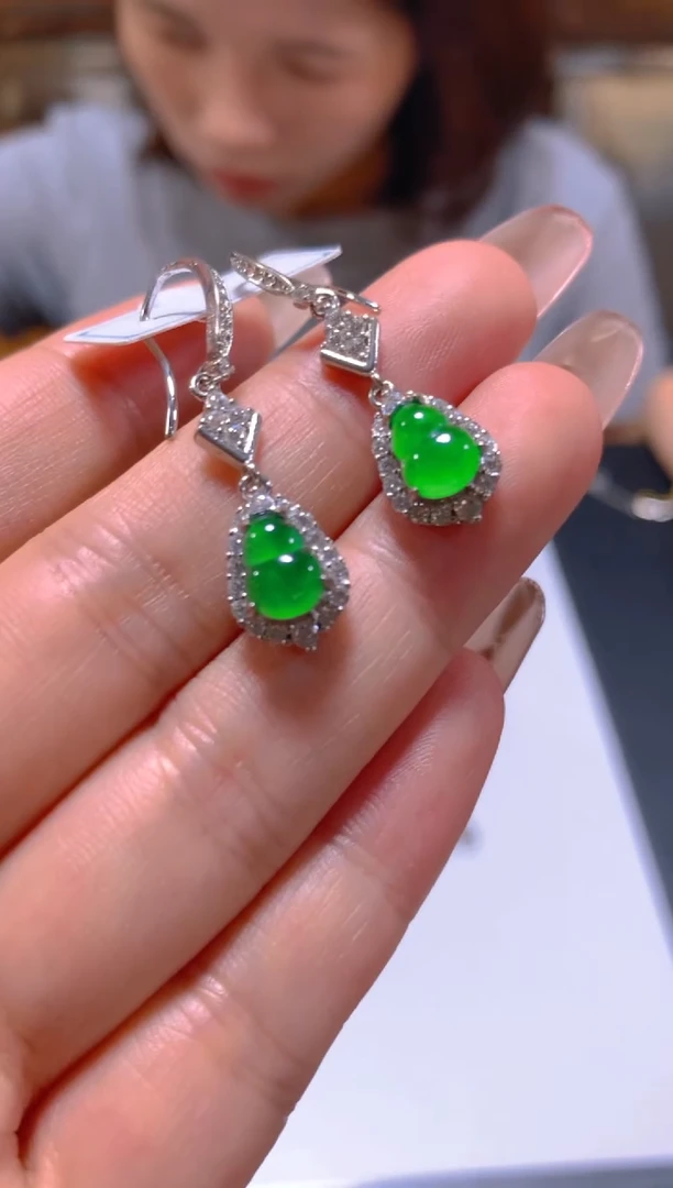 未镶嵌翡翠耳饰多样性发一