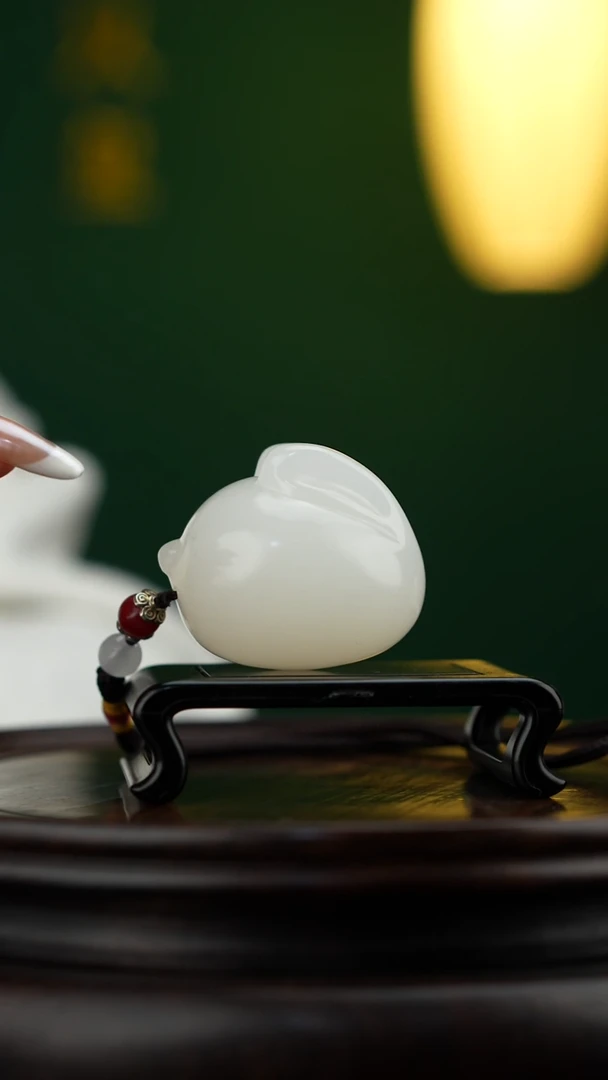 玉【前兔似锦】天然玉石手把件