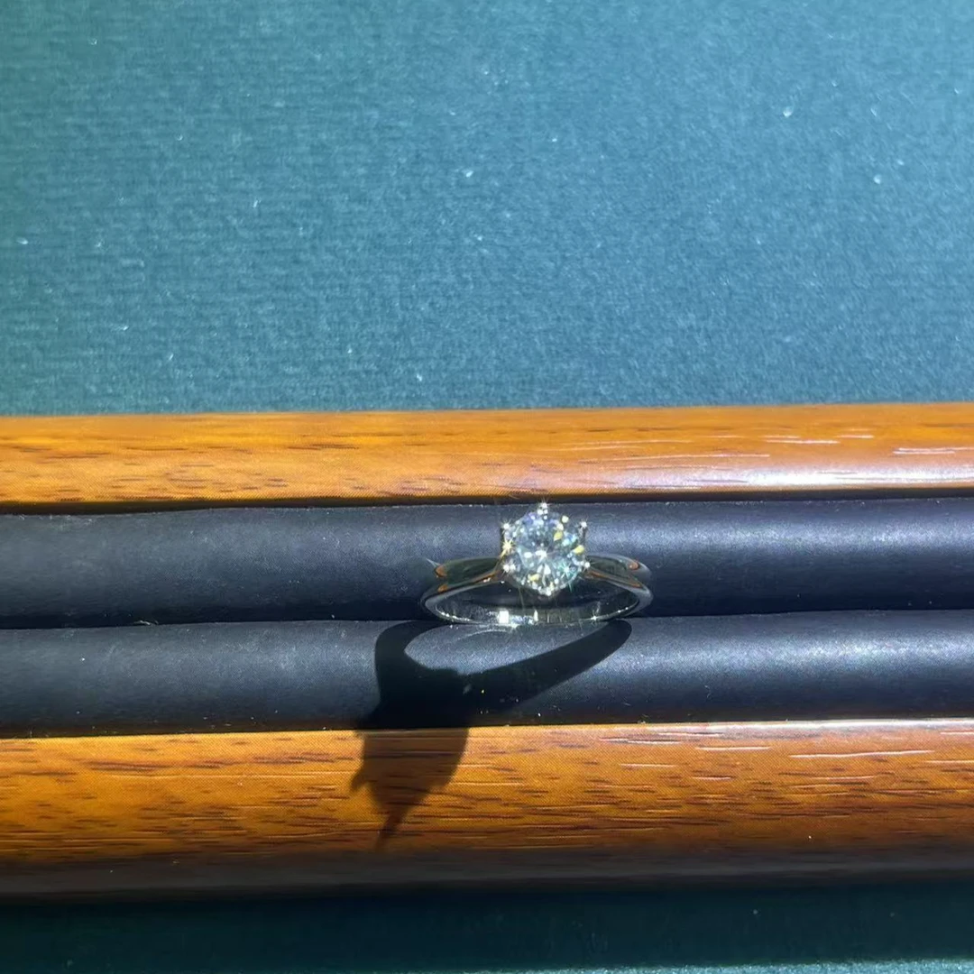 s8718白色花苞六爪戒指多样性发货