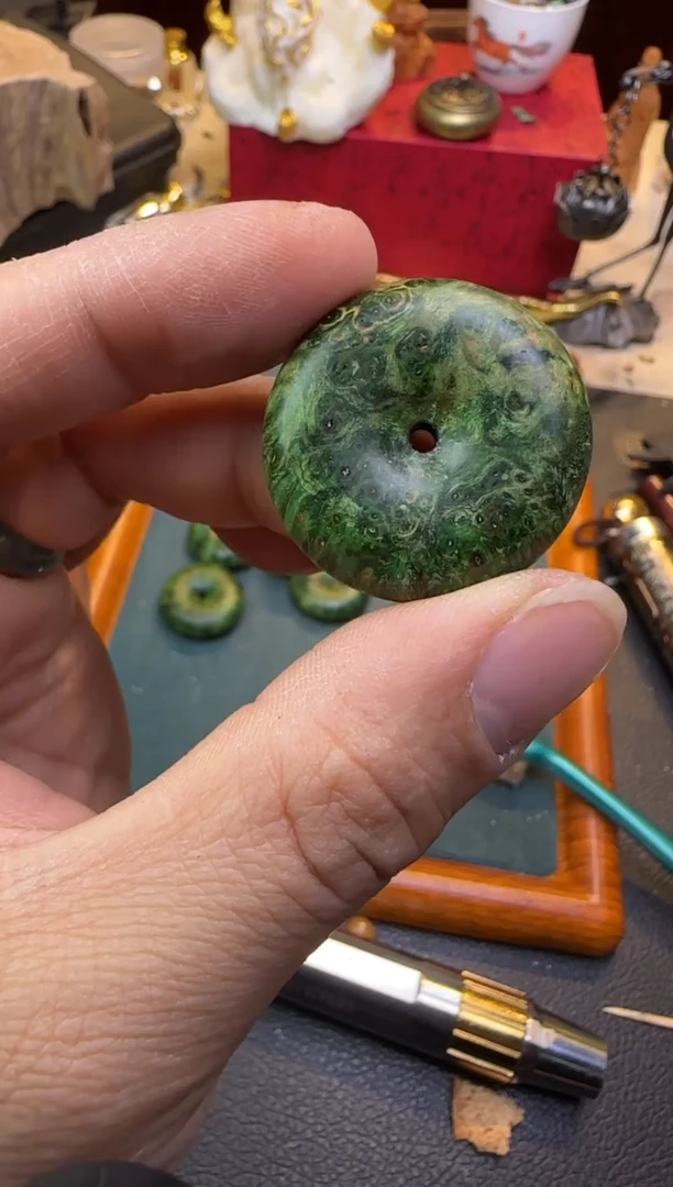 【闪购商品】维腊木（绿檀）吊坠变异瘤平安扣一个30mm