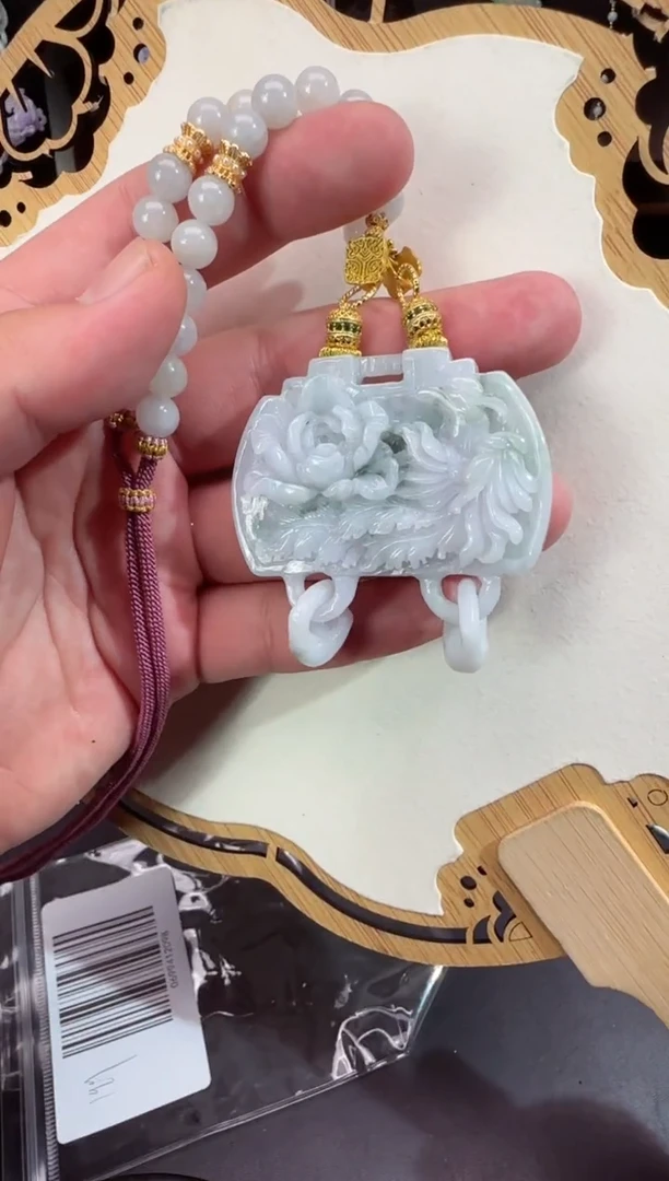 【闪购商品】翡翠颈饰未镶嵌牌子