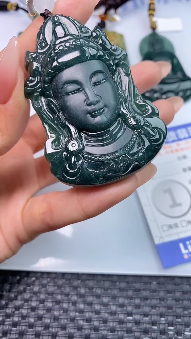 颈饰未镶嵌翡翠