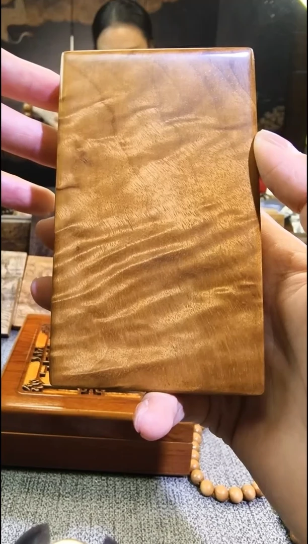 金丝楠      细支烟盒