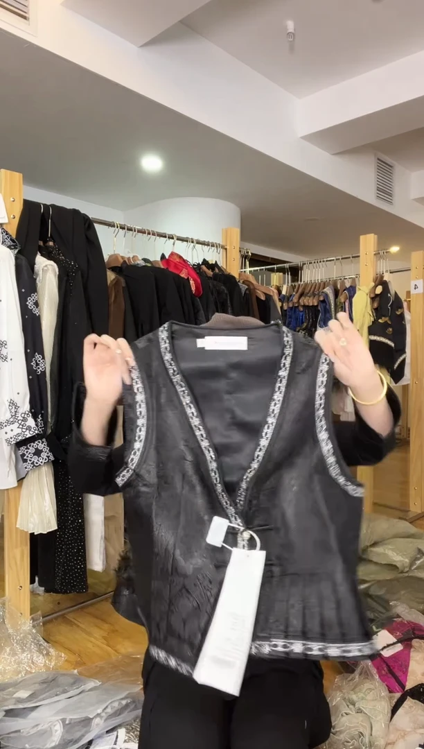 XL码      115-125斤   马甲